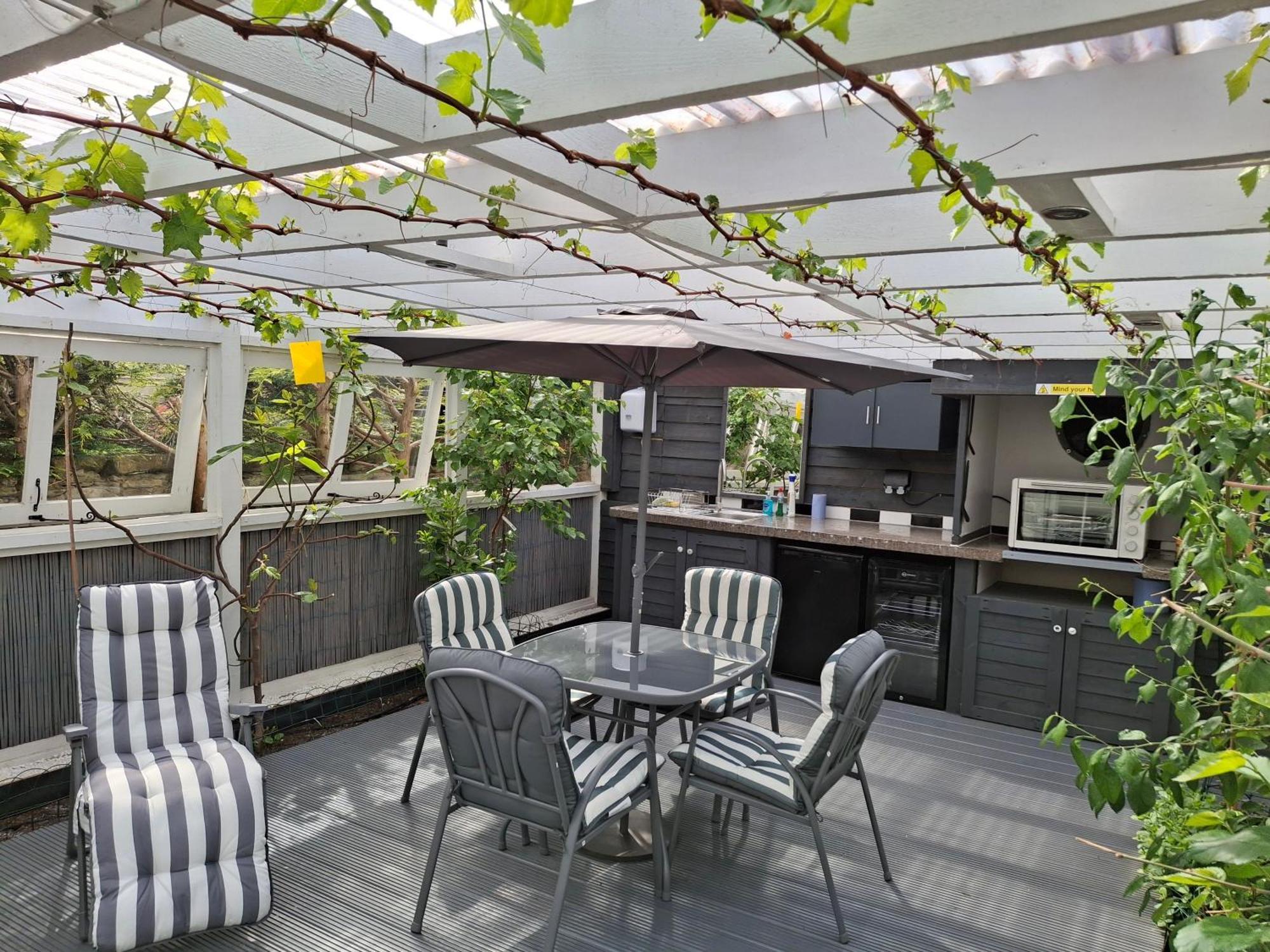 The Treehouse By Airlie Apartment Nairn Exterior photo
